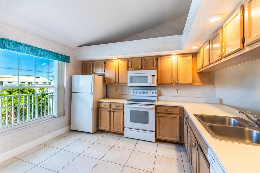 1427 Sw 47th Ter - Photo 3 of 31