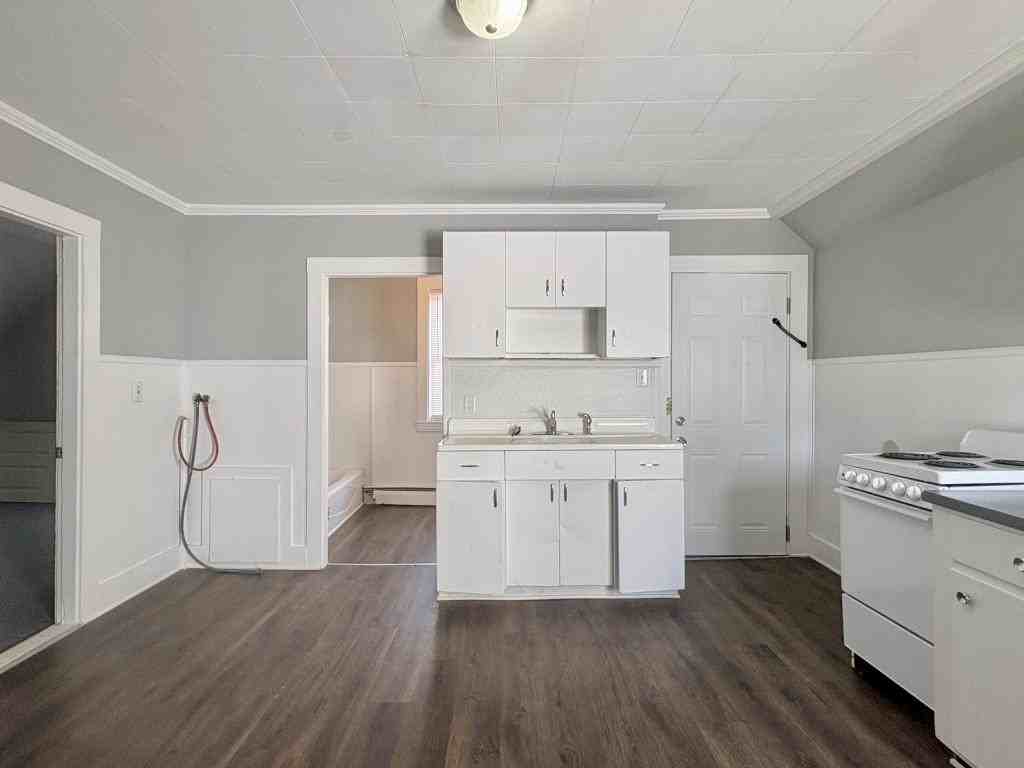 12 College St - Photo 4 of 10