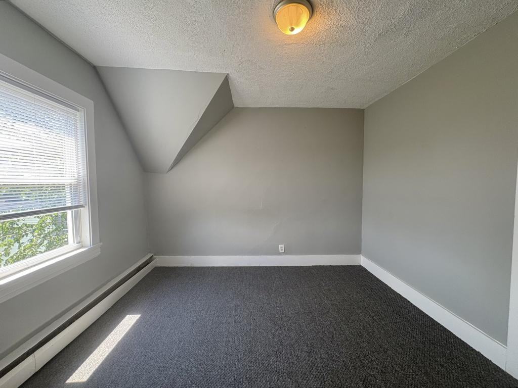 12 College St - Photo 7 of 10