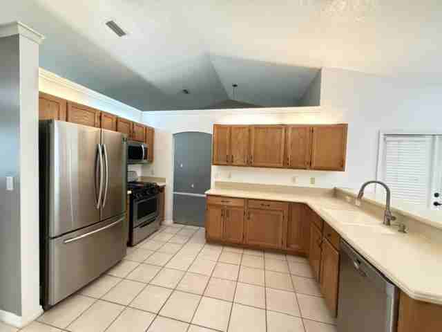 3950 Ridgewood Dr - Photo 3 of 17