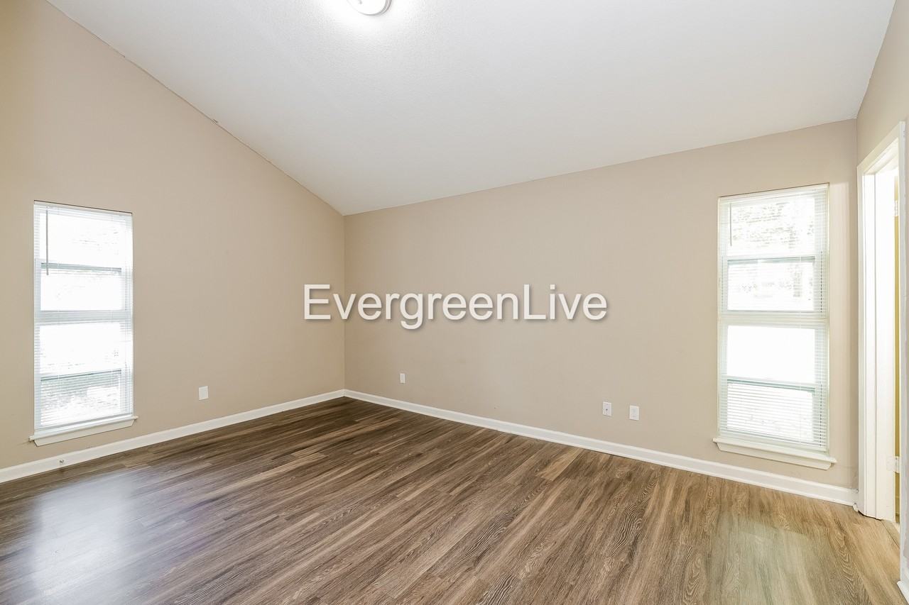 4084 Silverleaf Rd - Photo 5 of 15