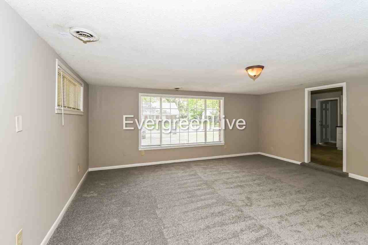 3094 Dewitt Cv - Photo 2 of 15
