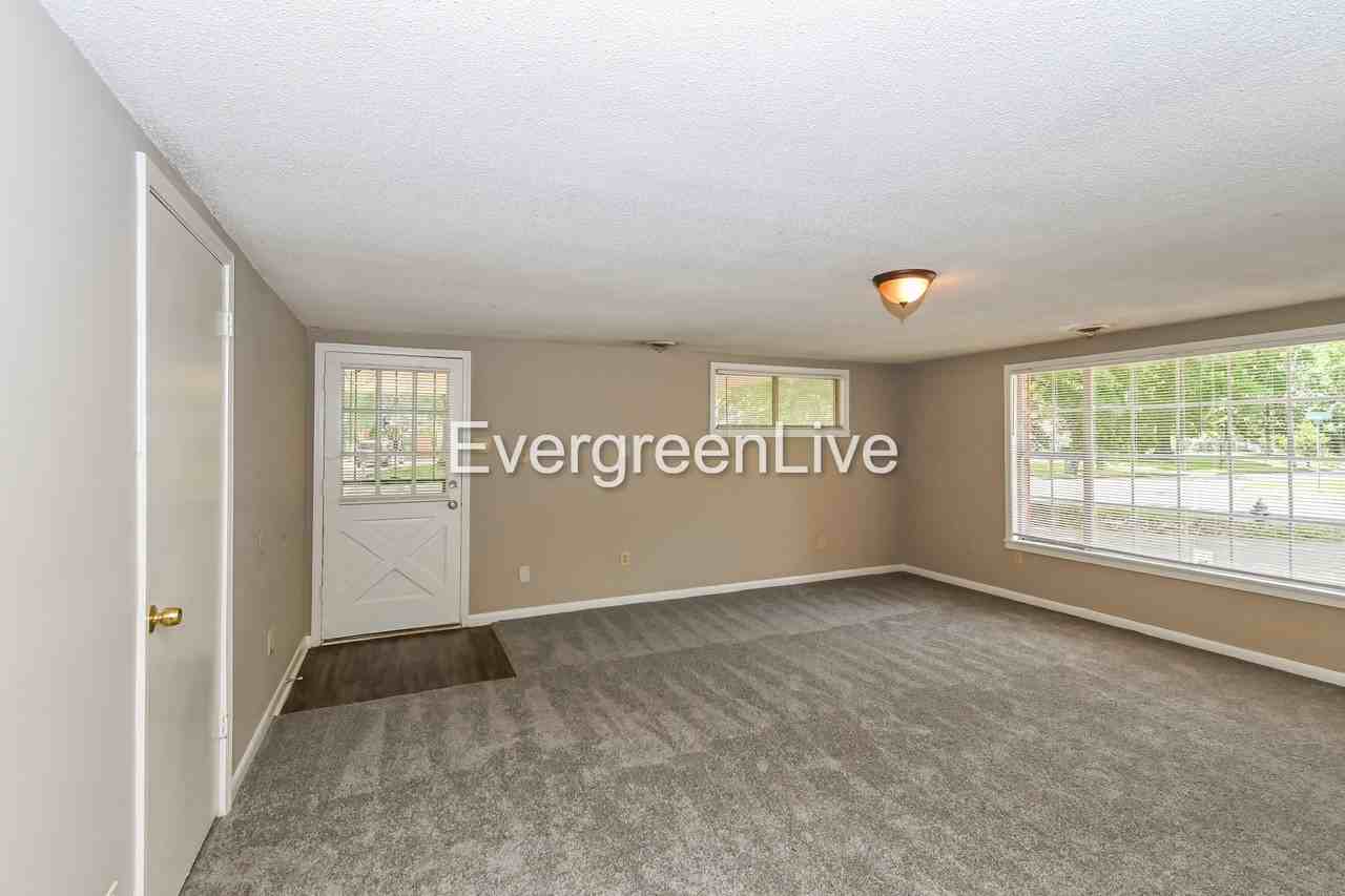 3094 Dewitt Cv - Photo 3 of 15