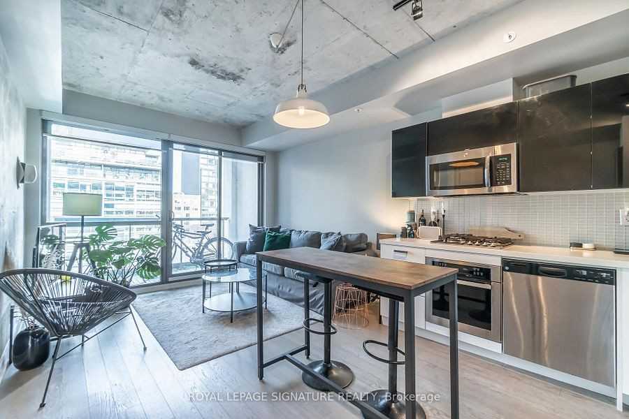39 Brant St