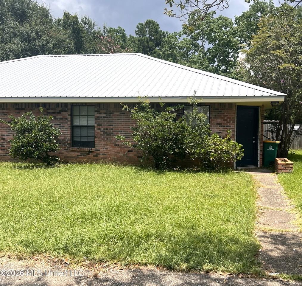 319 Seal Ave