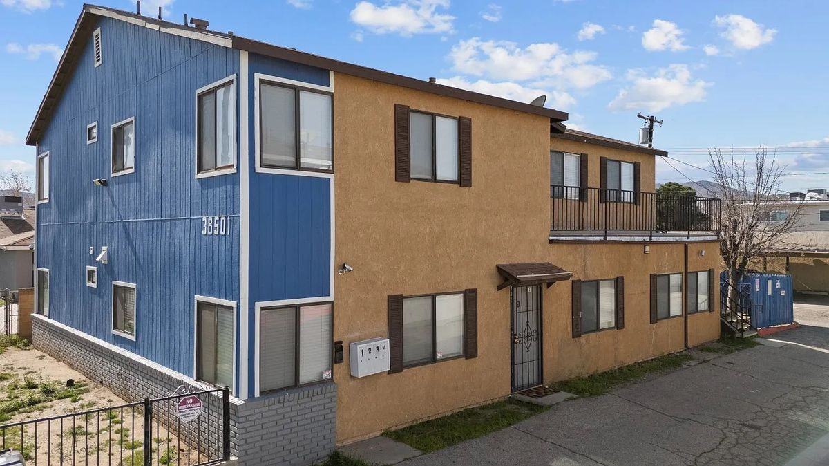 38501 Larkin Ave ##4 - Photo 2 of 29