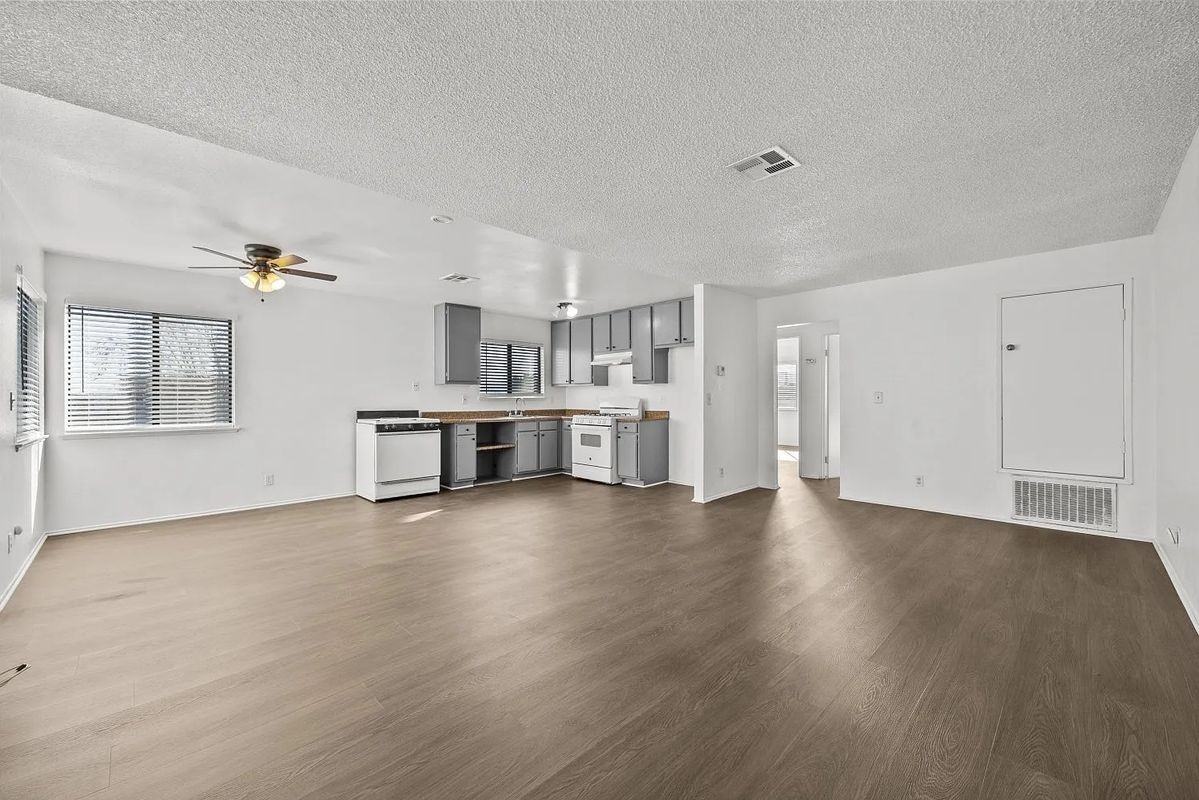 38501 Larkin Ave ##4 - Photo 5 of 29