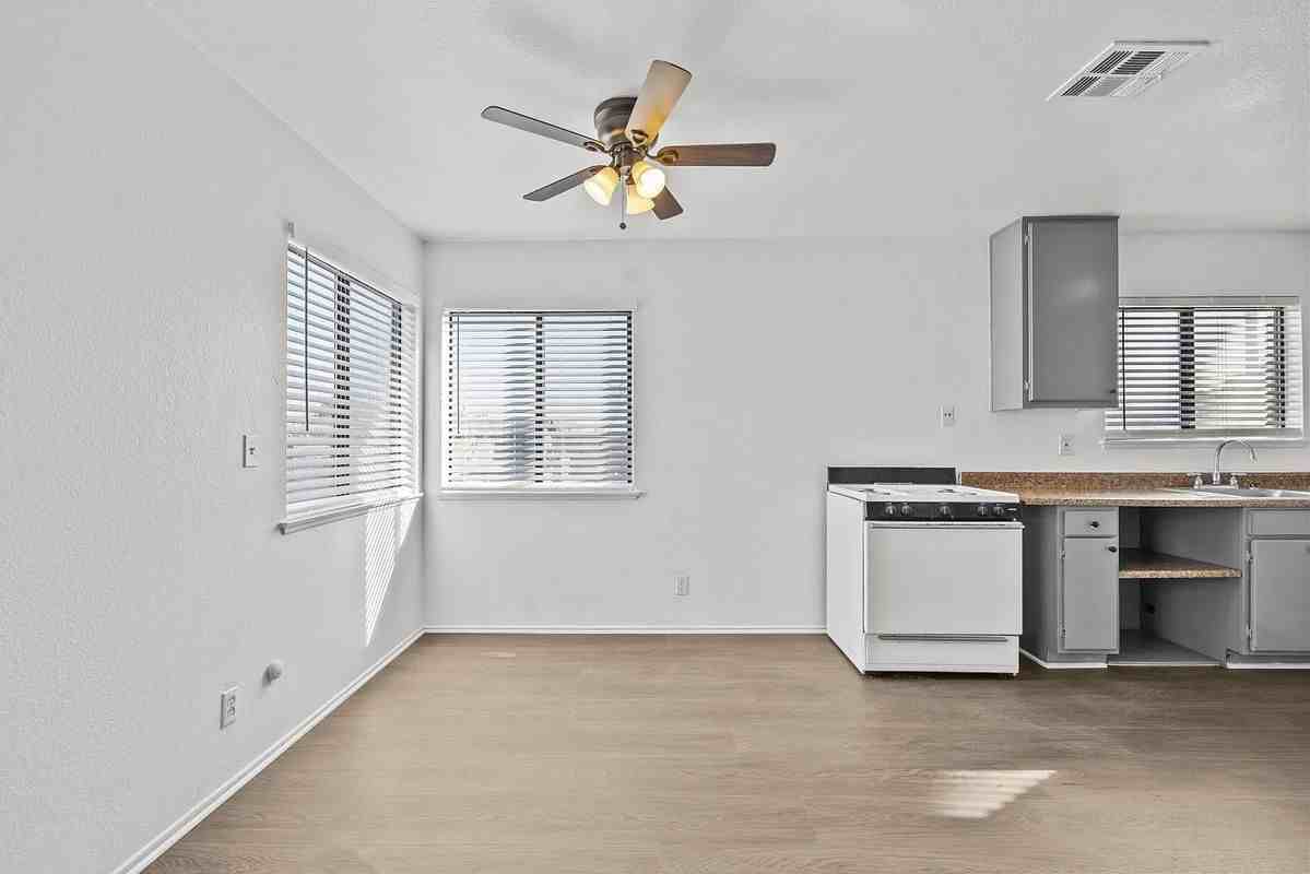 38501 Larkin Ave ##4 - Photo 6 of 29