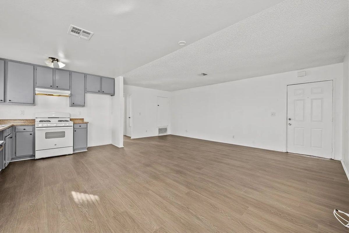 38501 Larkin Ave ##4 - Photo 7 of 29