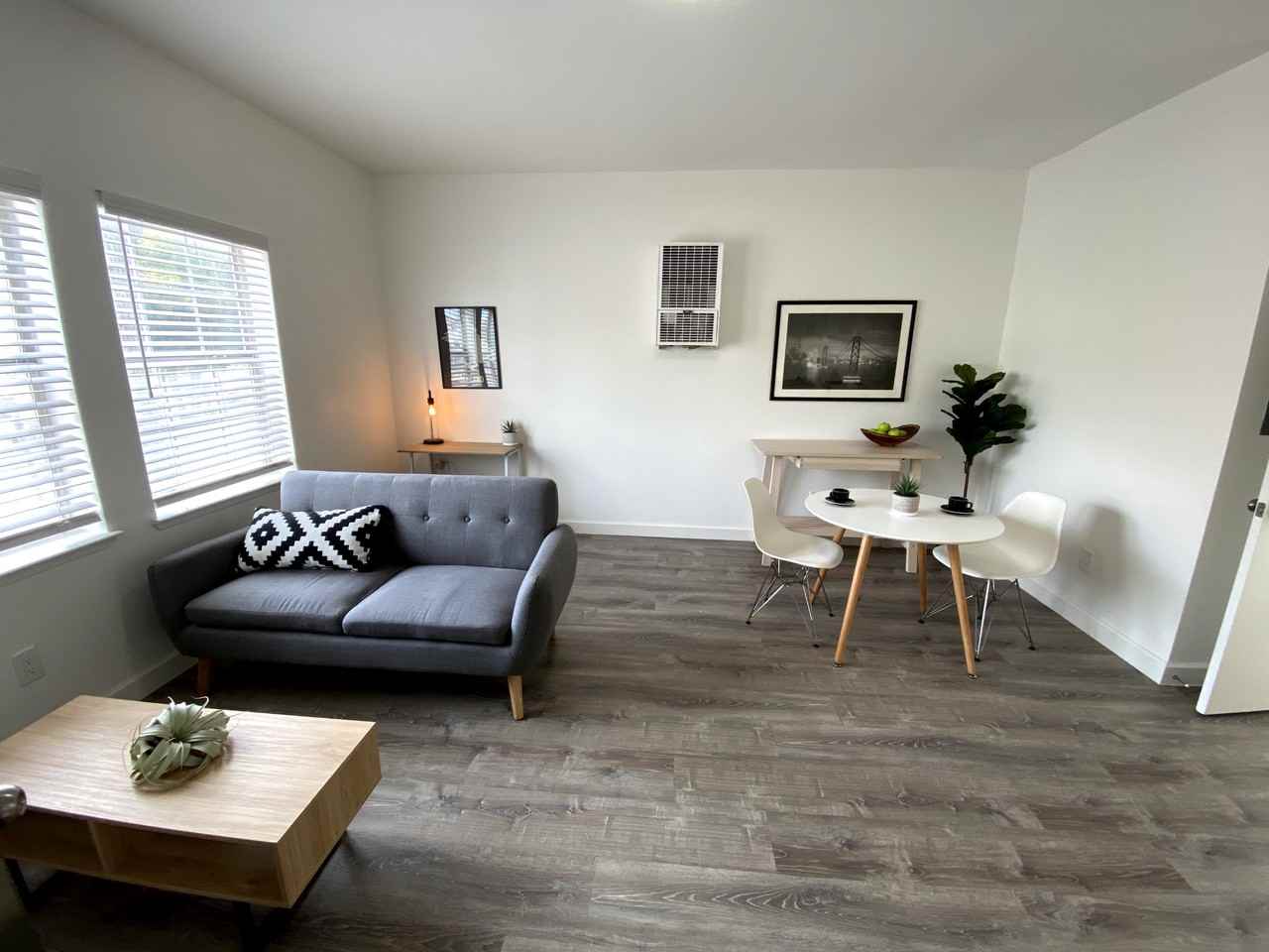 445 40th St #1 - Photo 4 of 12