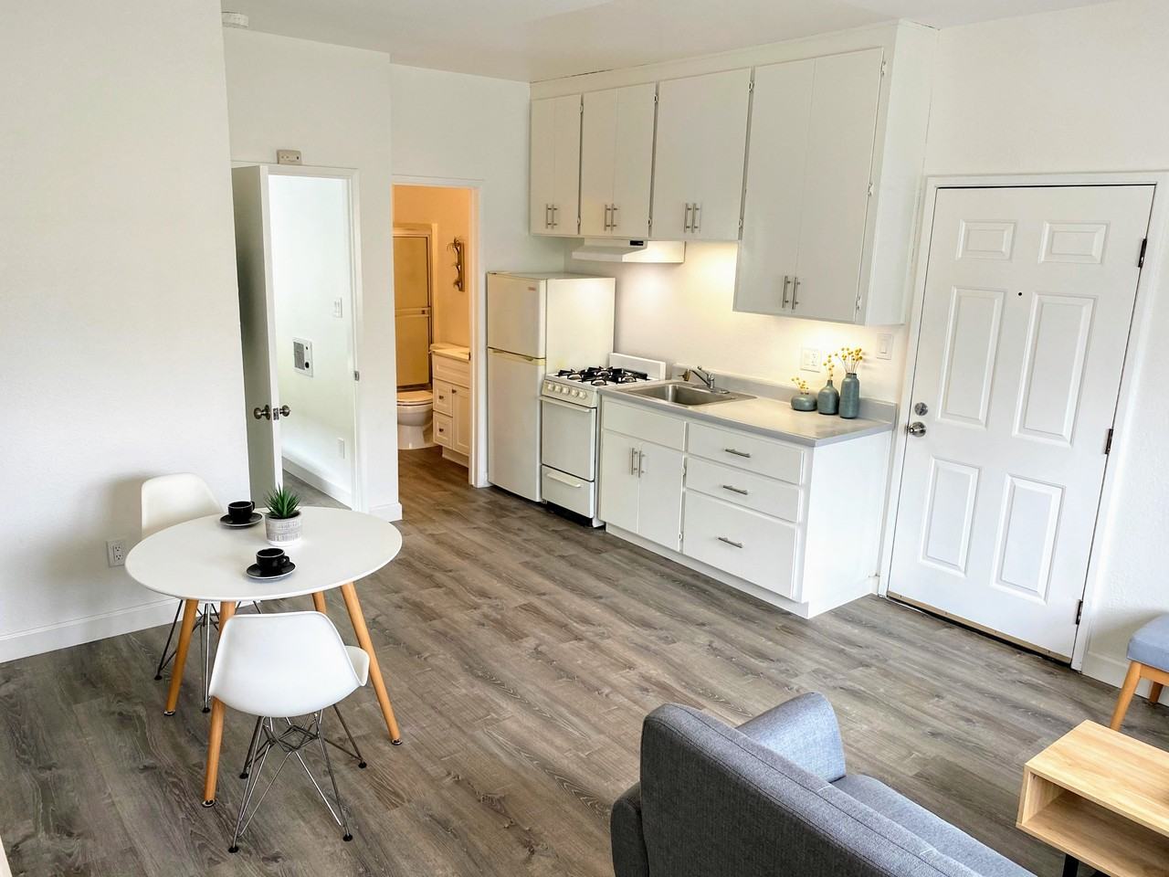 445 40th St #1 - Photo 6 of 12