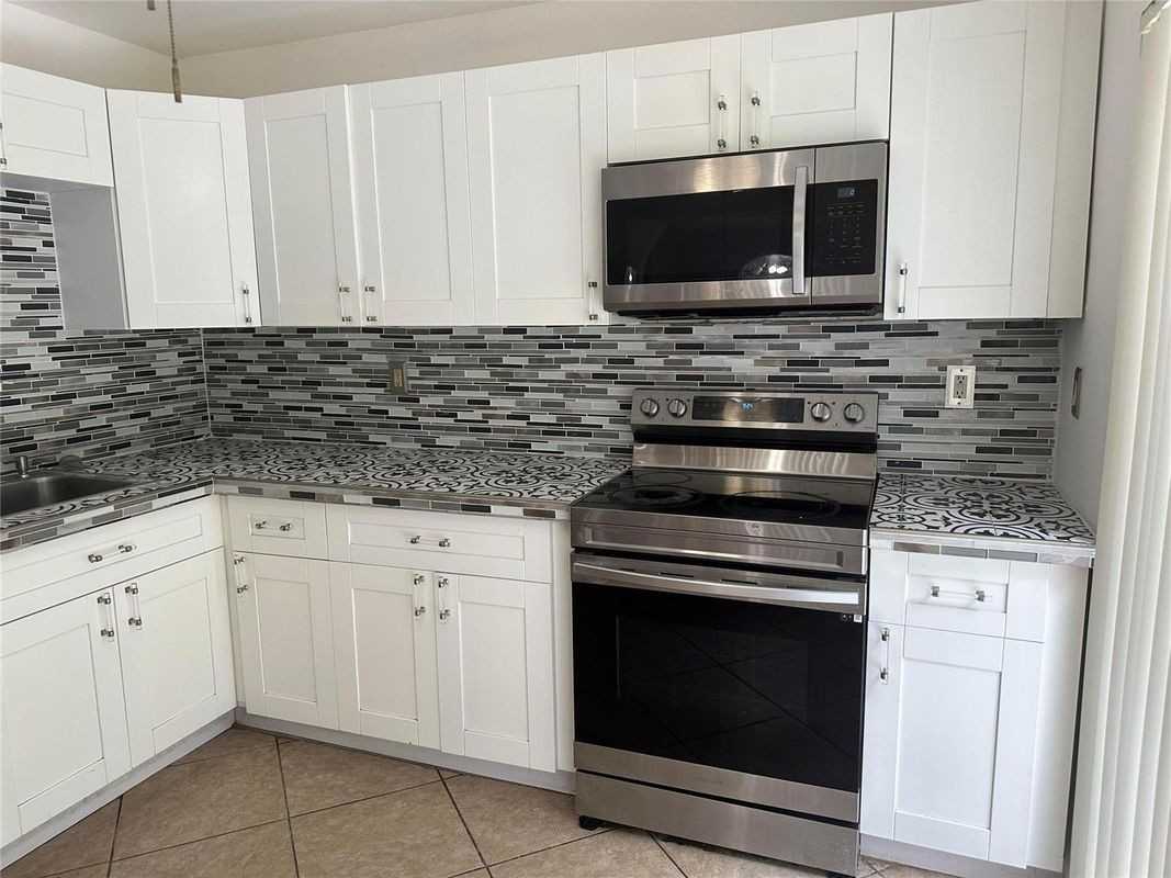 9910 W Heather Ln - Photo 2 of 9