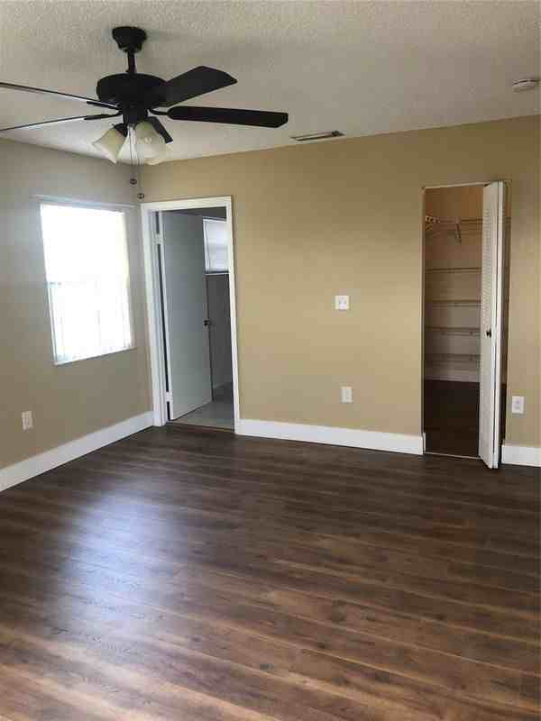 9910 W Heather Ln - Photo 5 of 9