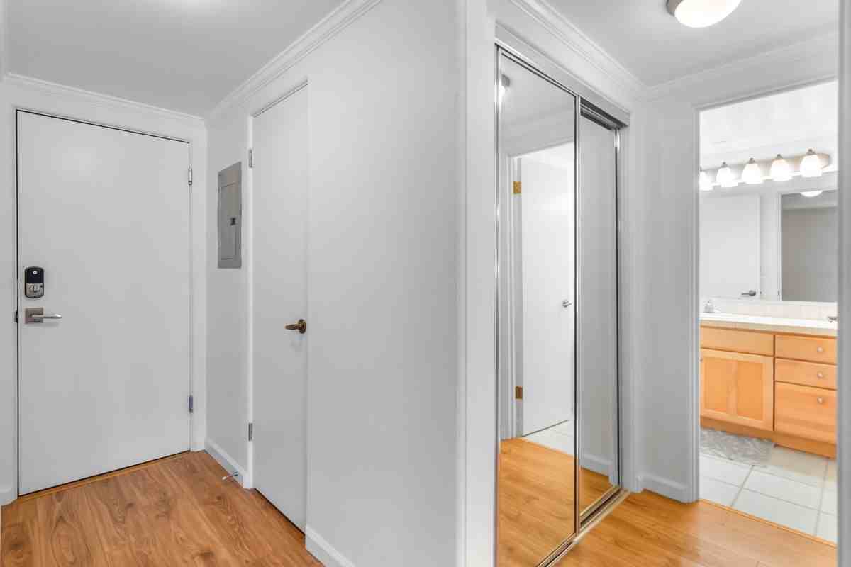 969 S Pearl St ##103 - Photo 3 of 24