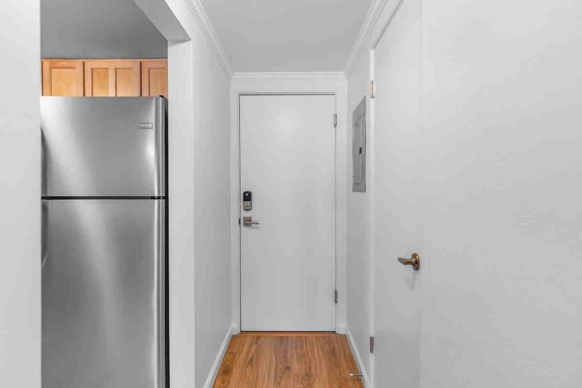 969 S Pearl St ##103 - Photo 4 of 24
