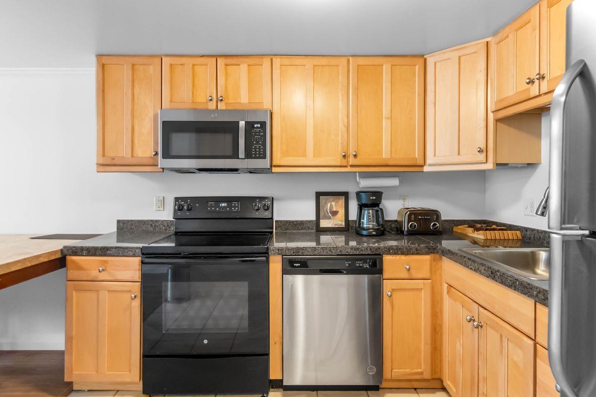 969 S Pearl St ##103 - Photo 5 of 24