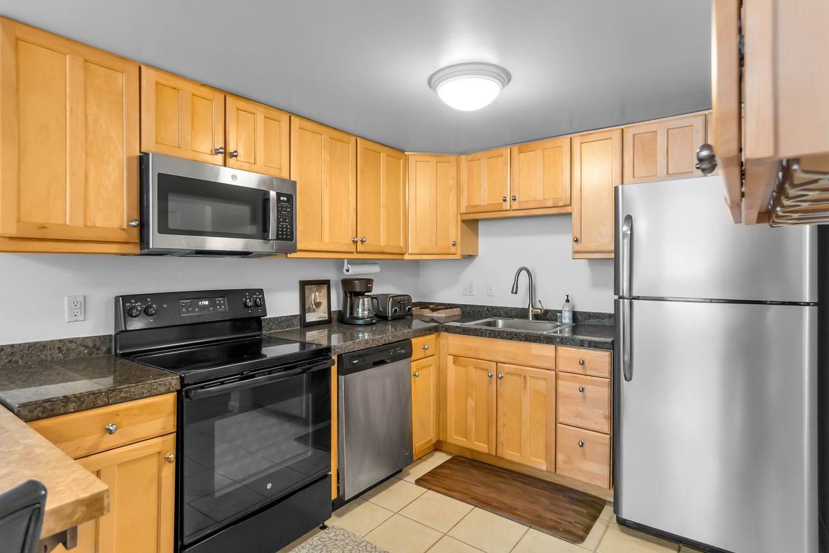 969 S Pearl St ##103 - Photo 6 of 24