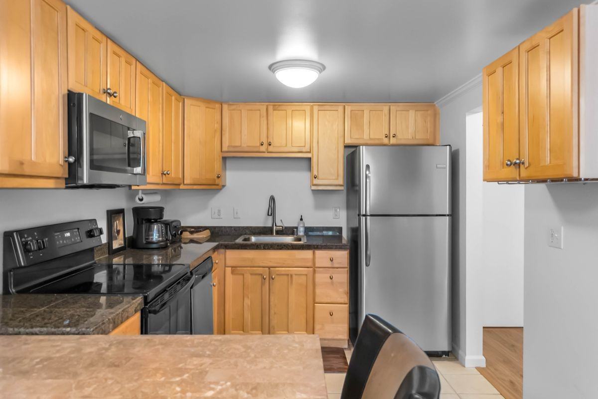 969 S Pearl St ##103 - Photo 7 of 24