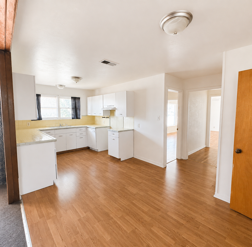 1206 E 11th Pl - Photo 3 of 4