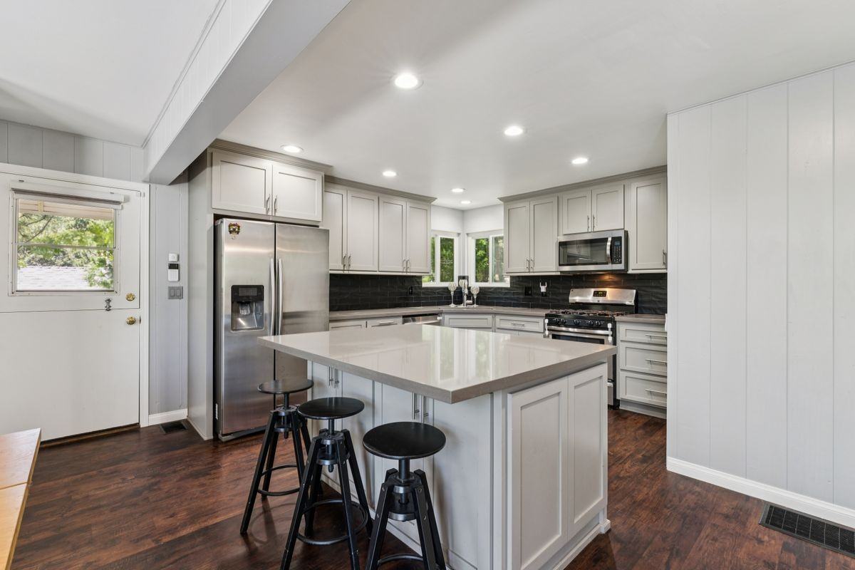 27622 W Shore Rd - Photo 2 of 34