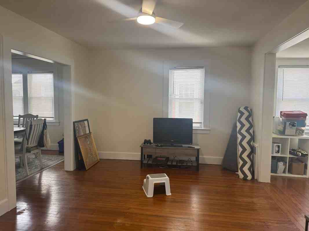 295 Pine St - Photo 3 of 5