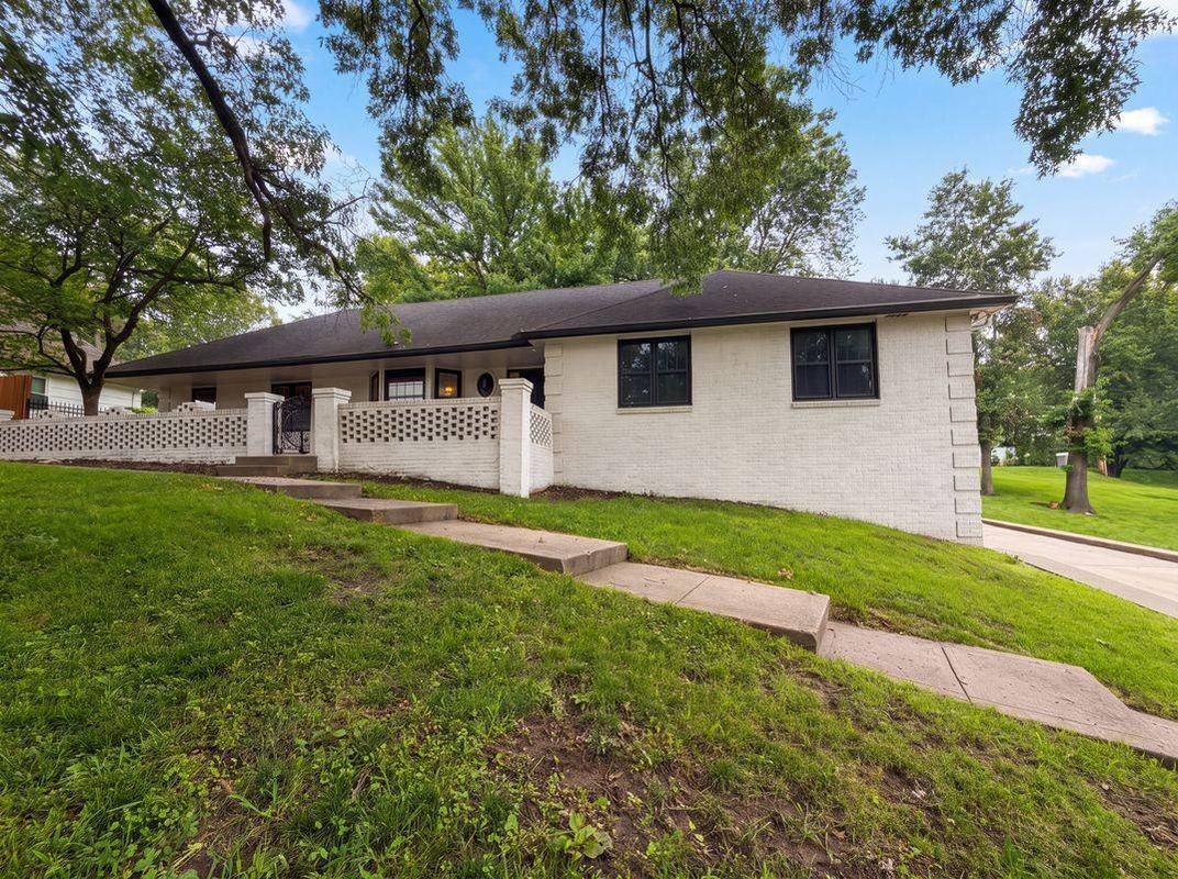4321 Nw Briarcliff Ln - Photo 4 of 18