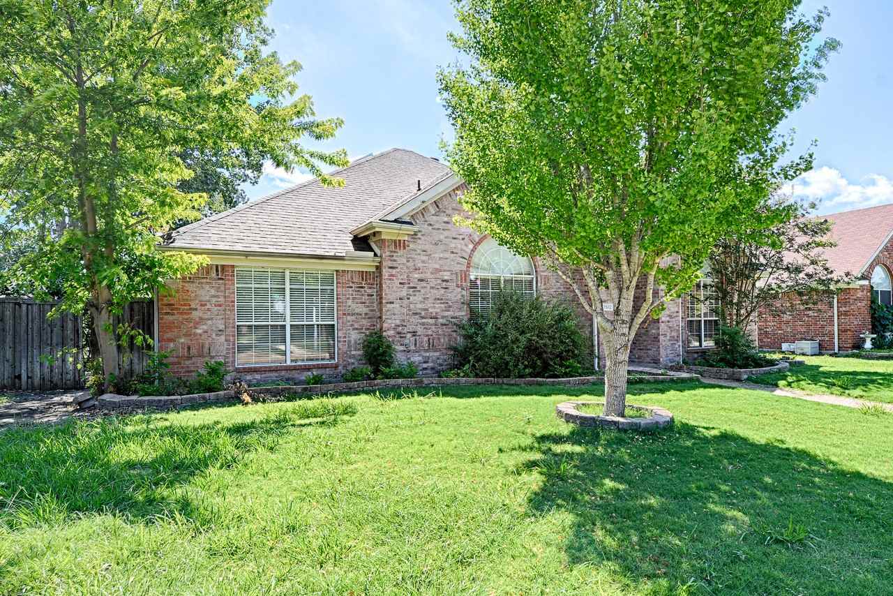 7512 Vineyard Dr - Photo 2 of 26