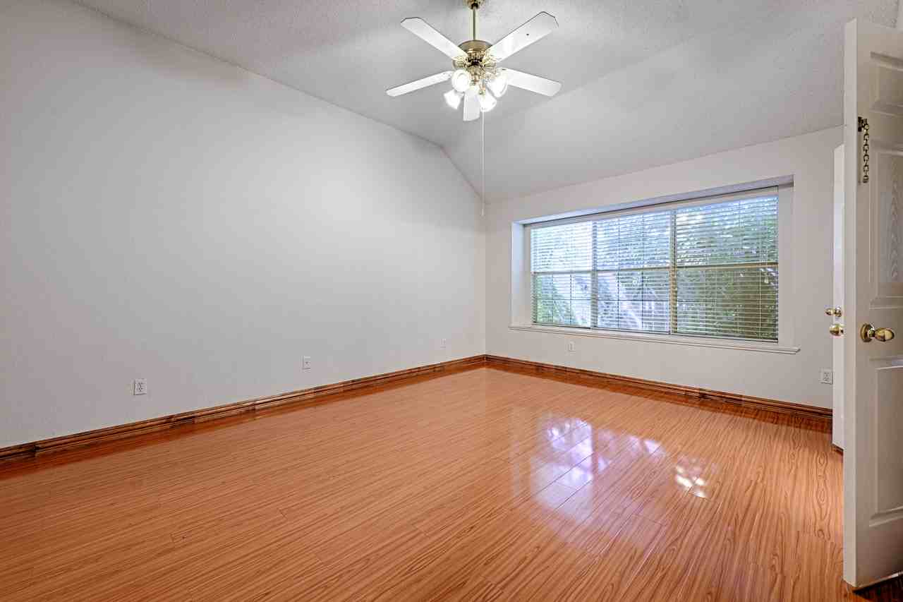 7512 Vineyard Dr - Photo 5 of 26