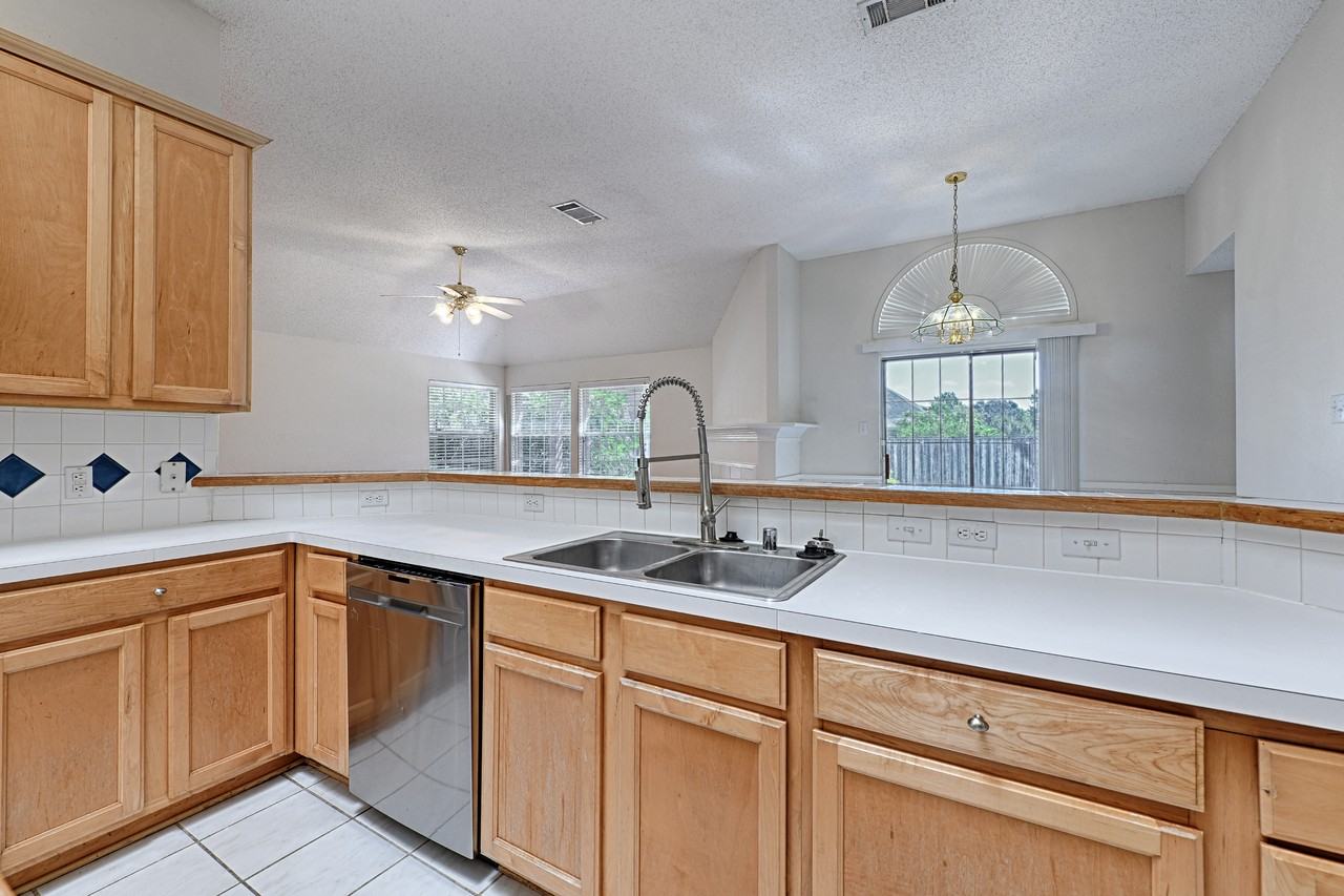 7512 Vineyard Dr - Photo 6 of 26