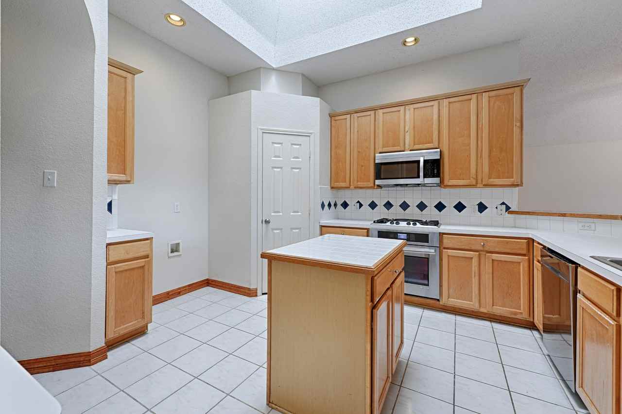 7512 Vineyard Dr - Photo 7 of 26