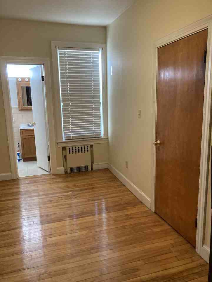 135 Merriam Ave #3 - Photo 4 of 7