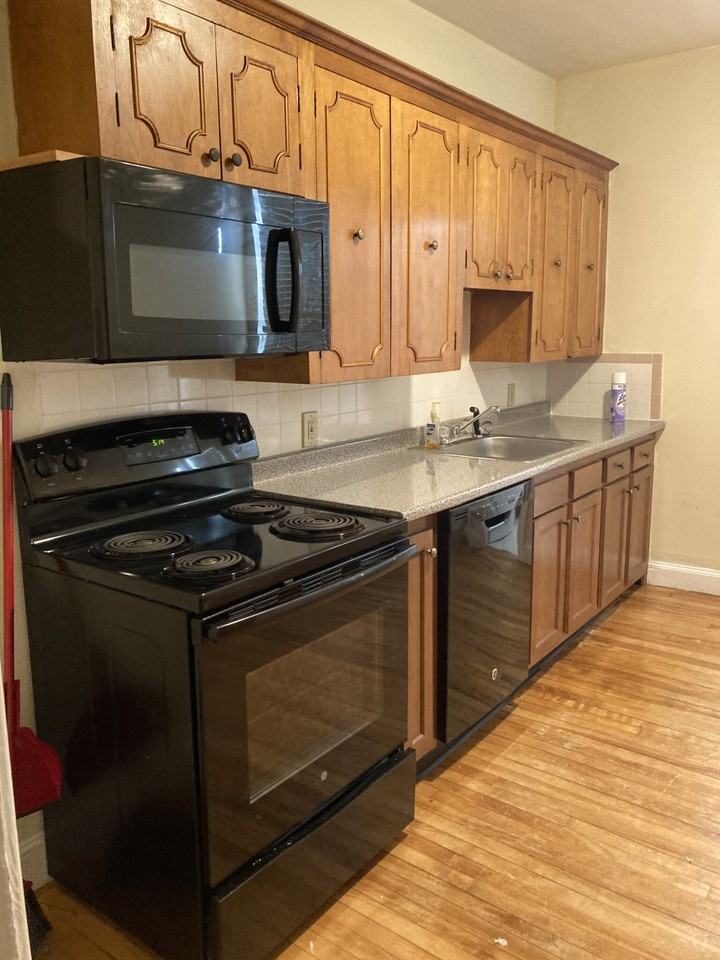 135 Merriam Ave #3 - Photo 6 of 7