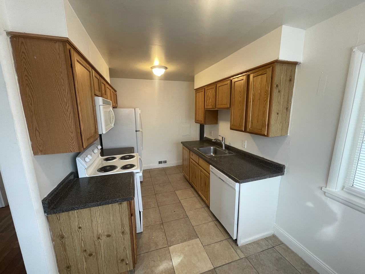 754 N Colorado St - Photo 2 of 14