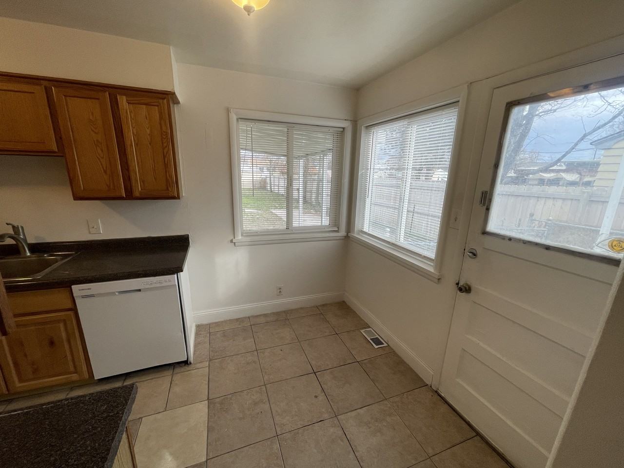 754 N Colorado St - Photo 6 of 14
