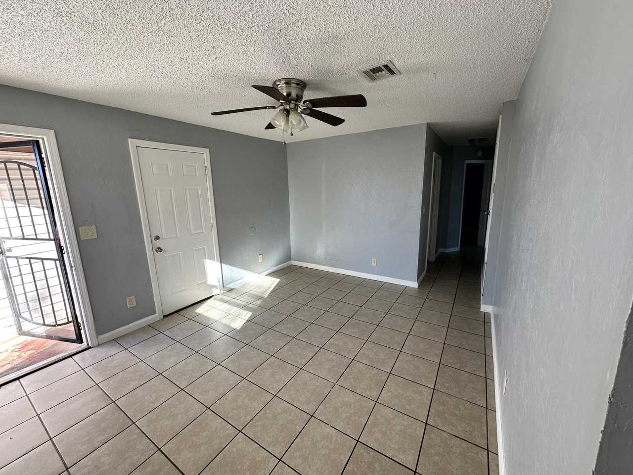 1501 Se 46th St - Photo 2 of 7