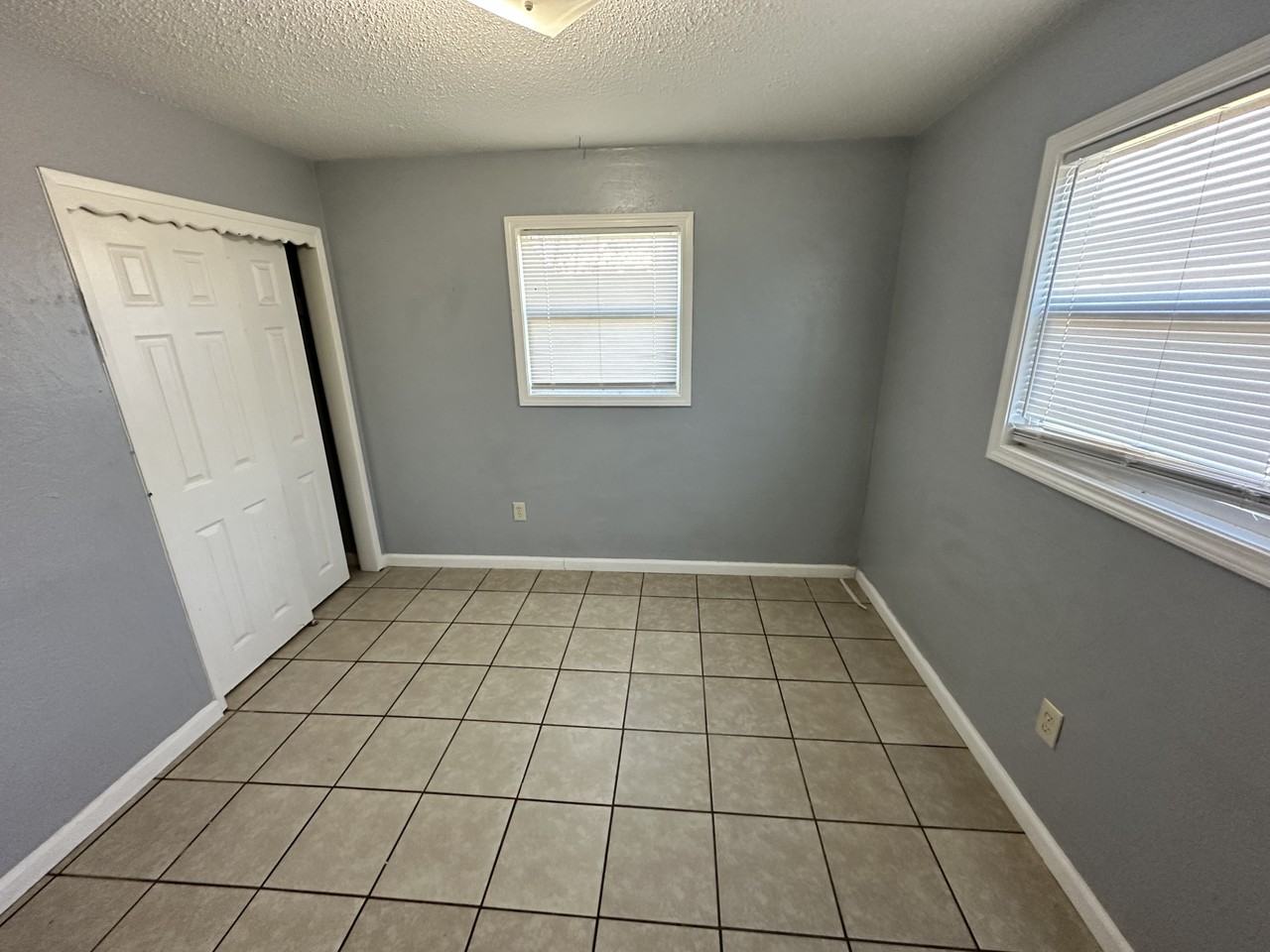 1501 Se 46th St - Photo 4 of 7
