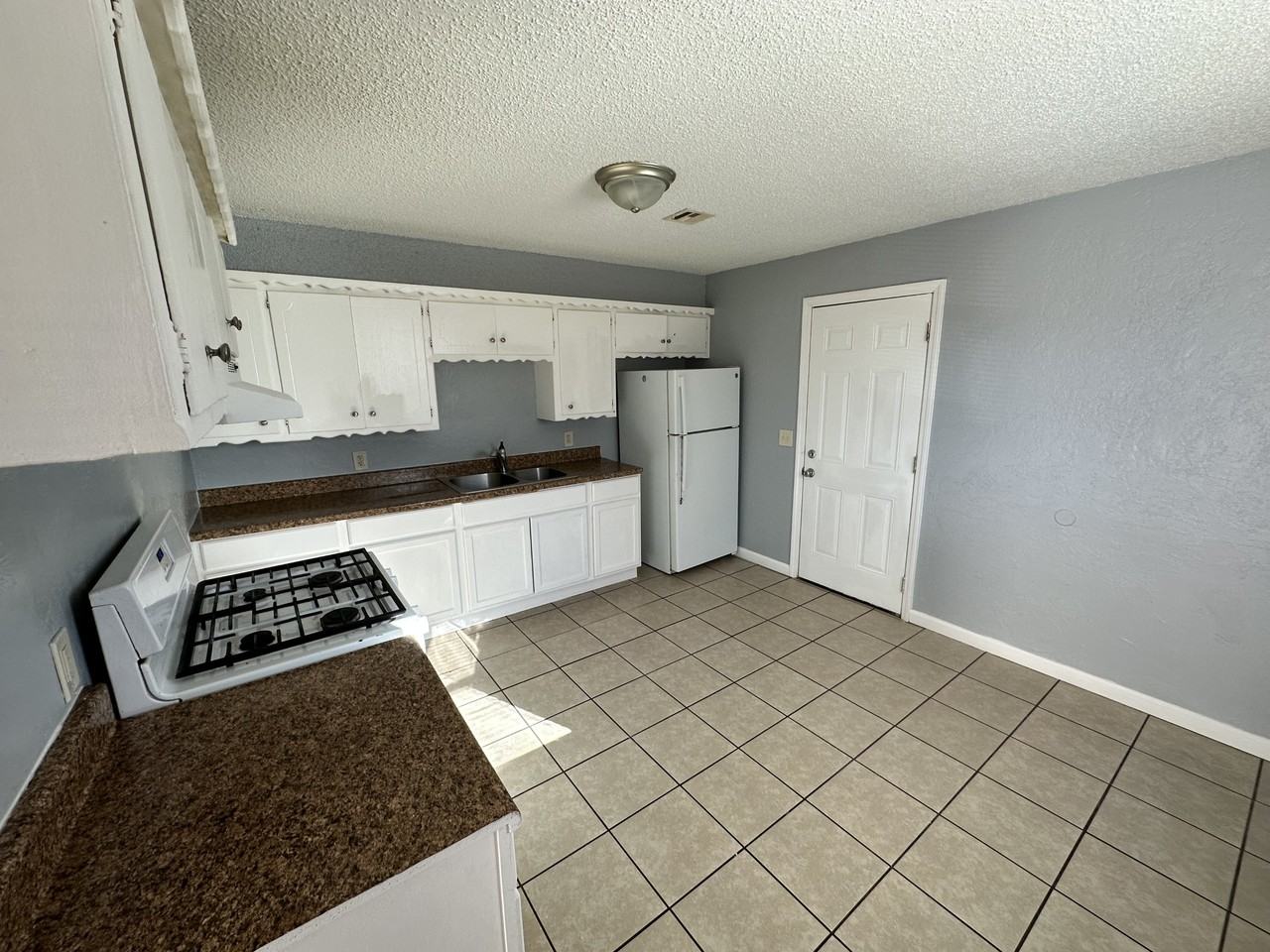 1501 Se 46th St - Photo 5 of 7