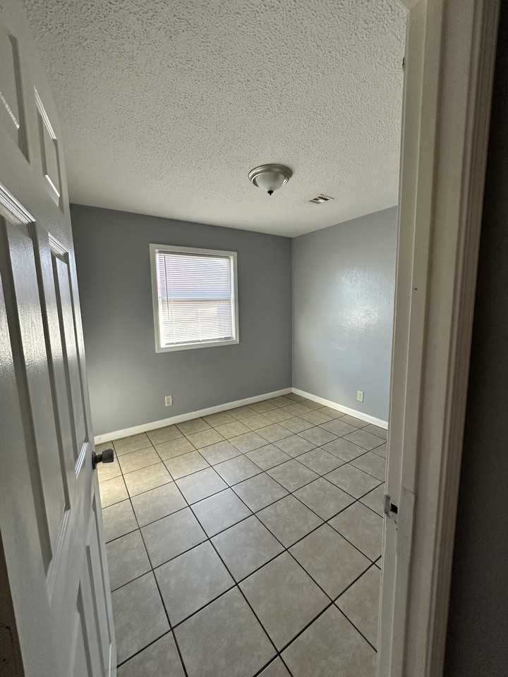 1501 Se 46th St - Photo 6 of 7