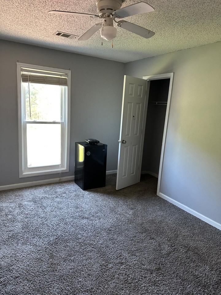 435 Robins Way - Photo 2 of 6