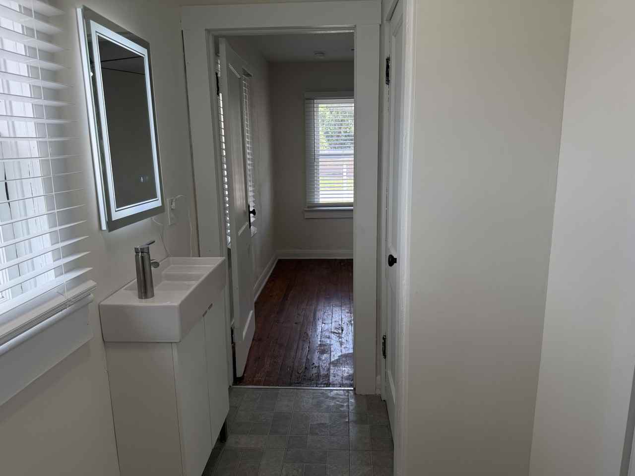 4504 N Suwanee Ave - Photo 2 of 15