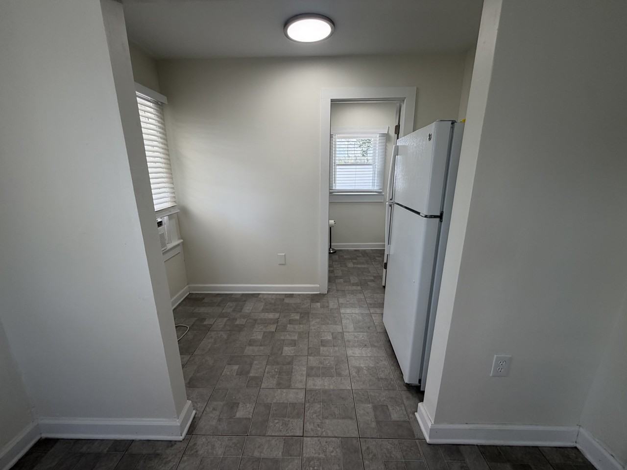 4504 N Suwanee Ave - Photo 6 of 15