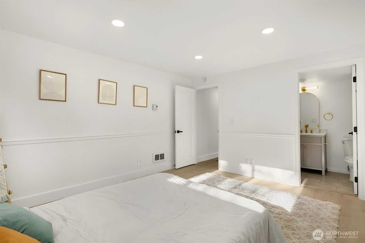 14527 Ne 40th St - Photo 2 of 19