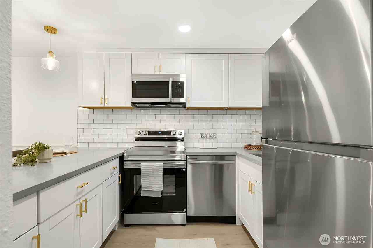 14527 Ne 40th St - Photo 6 of 19