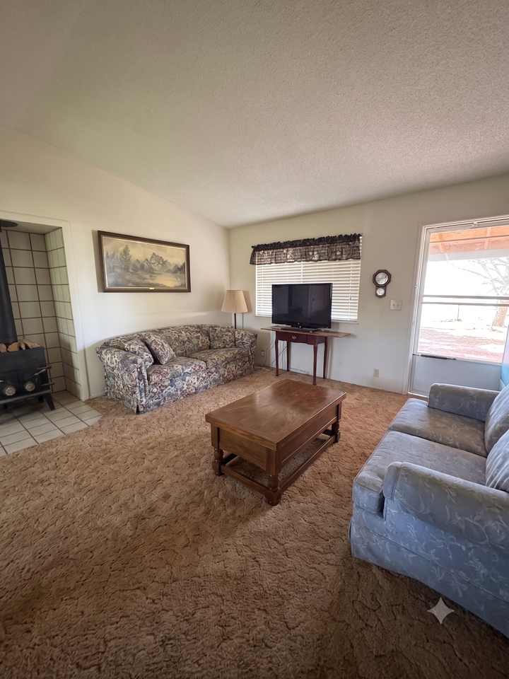 686-800 Bamboo Way - Photo 2 of 6