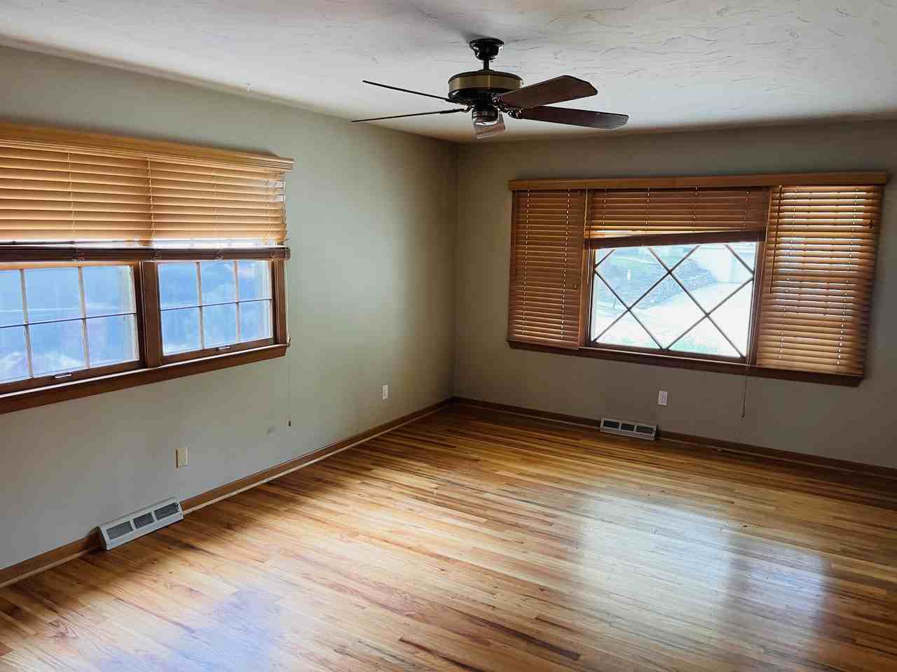 11117 Jackson St - Photo 4 of 17