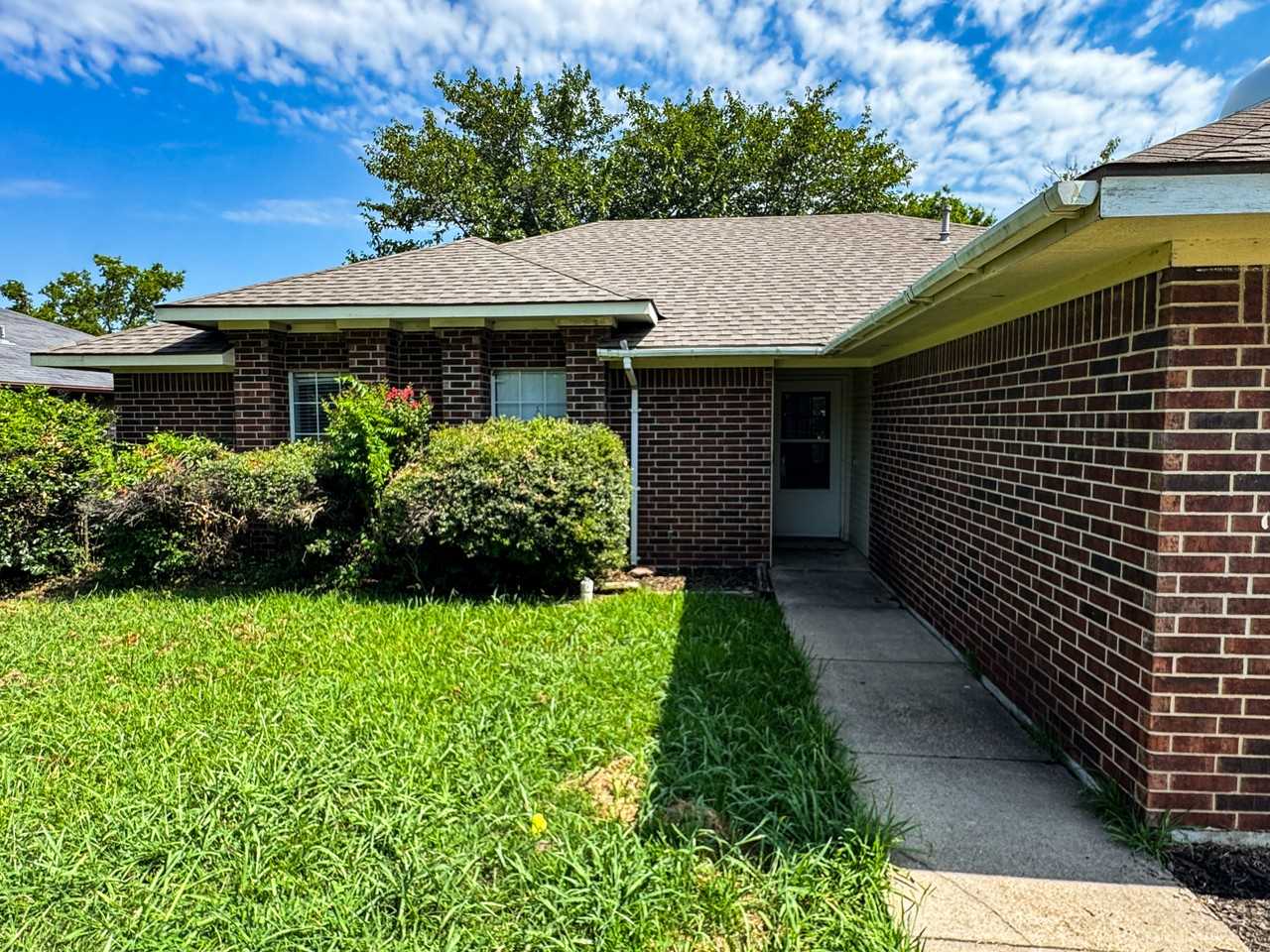 3016 Eastland Ave - Photo 2 of 20