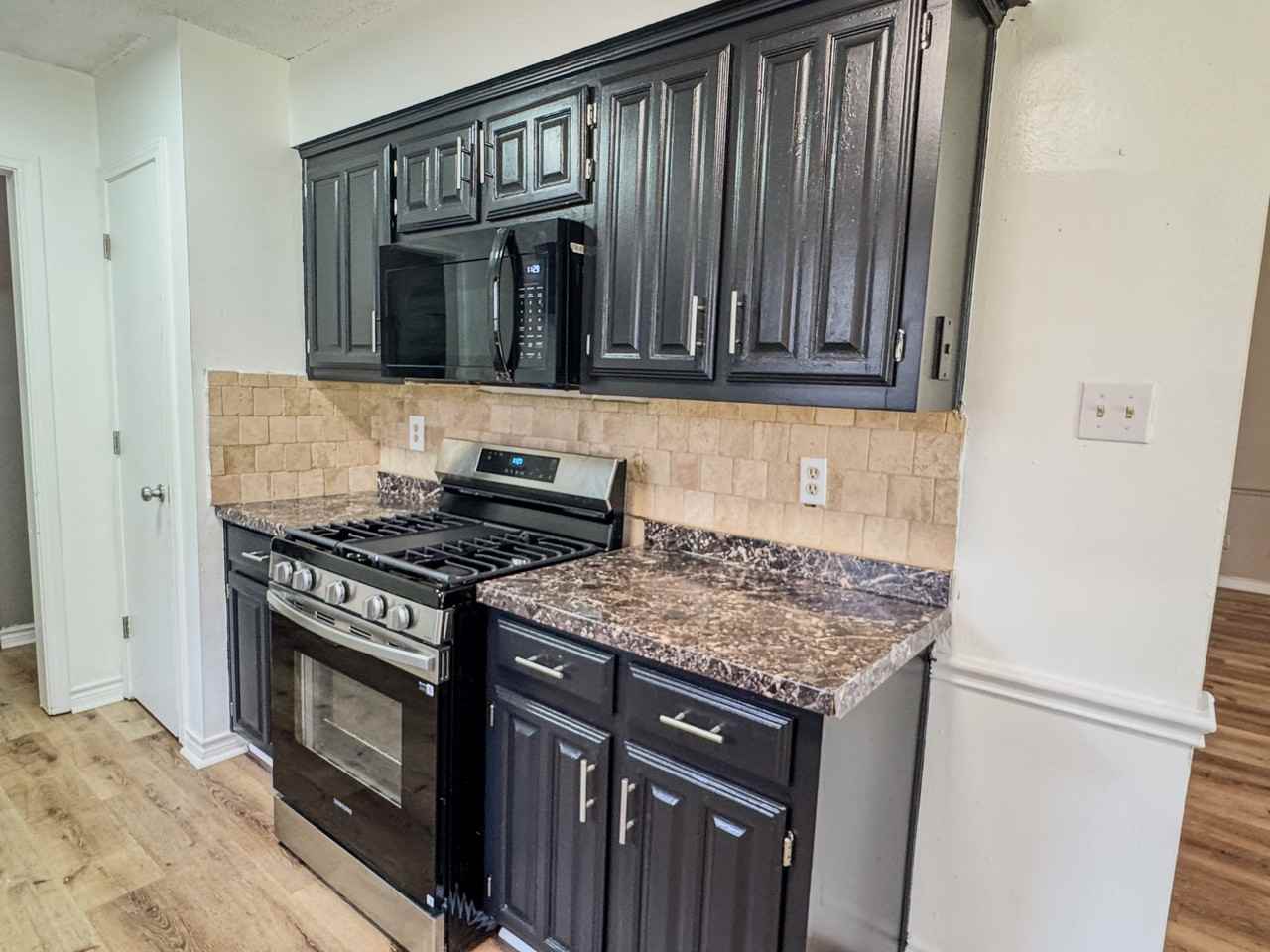 3016 Eastland Ave - Photo 6 of 20