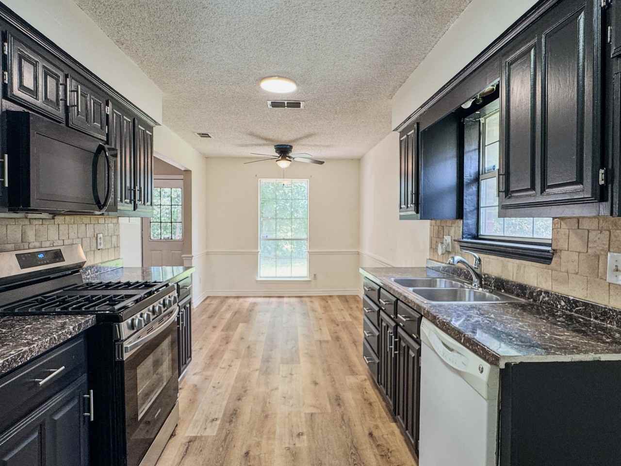 3016 Eastland Ave - Photo 7 of 20