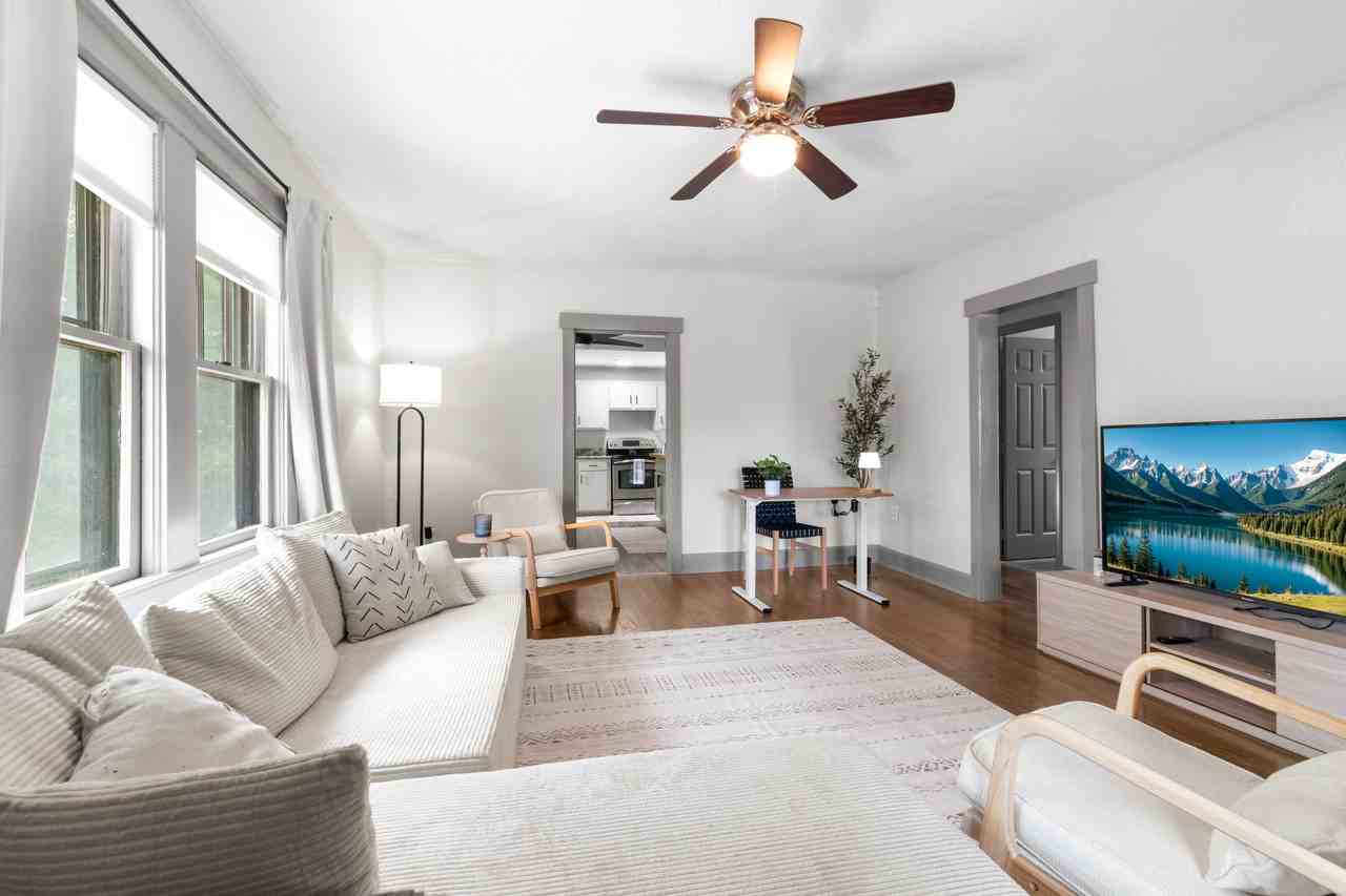 2736 S 18th St - Photo 6 of 36