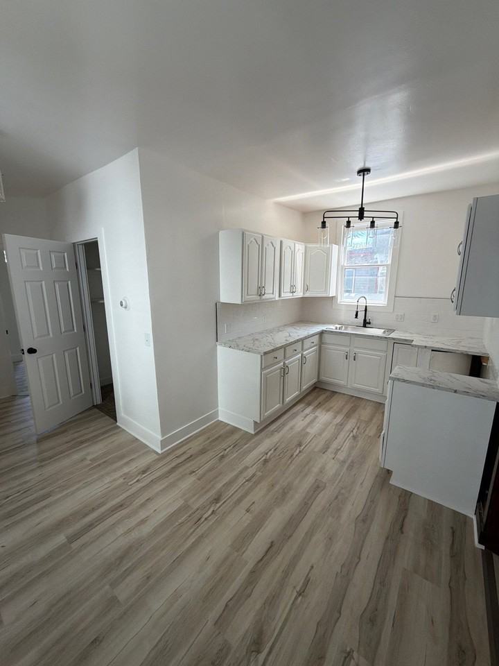 218 S B St #1 - Photo 2 of 10